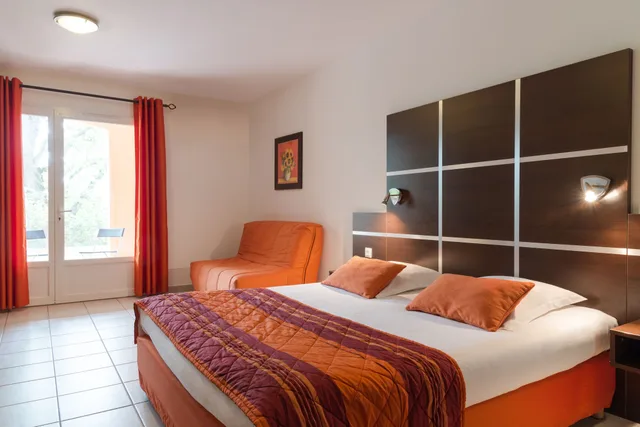 غرفة عائلية رباعية، The Originals City, Hotel Cote Sud, Marseille Est (Inter-Hotel) 1/6