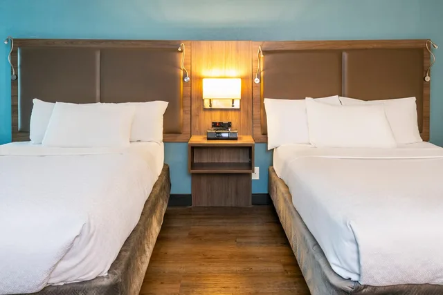 غرفة رباعية بسريرين كوين، Grand Park Hotel & Suites Downtown Vancouver, Ascend Hotel Collection 3/7