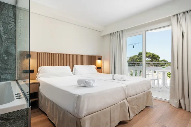 غرفة ديلوكس بسريرين منفصلين مع أريكة بحوض جاكوزي، WelikeHotel Triton beach 4/10