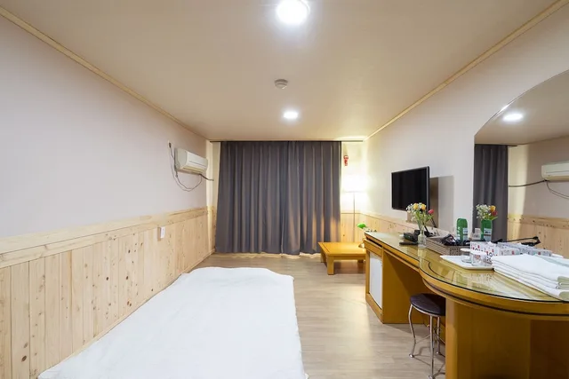 غرفة رباعية بسريرين كوين، New Jeju Hotel 7/9