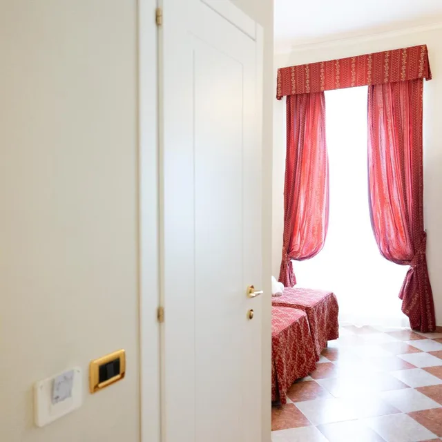 Room, Double or Twin Bed, Hotel Romantica 5/10