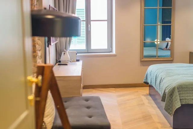 Deluxe, Double Bed, Sofa, Exterior Entrance، The Melegran 7/8