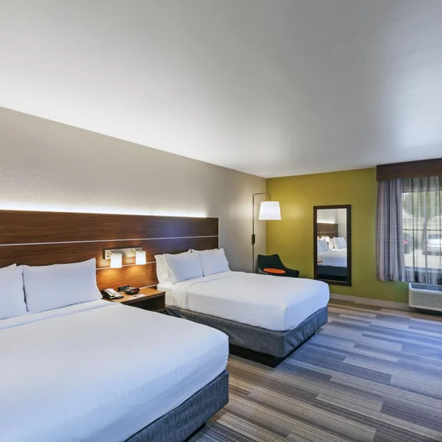غرفة بسريرين منفصلين لذوي الإعاقة، Holiday Inn Express Hotel And Suites Dallas Lewisville 1/1