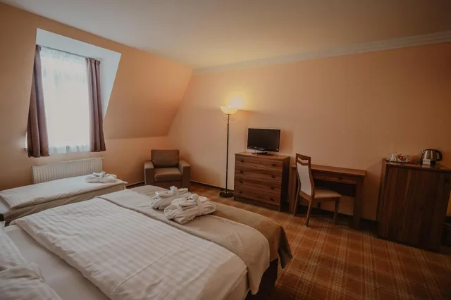 غرفة ثلاثية بإطلالة على البحيرة، Solisko Hotel 2/6