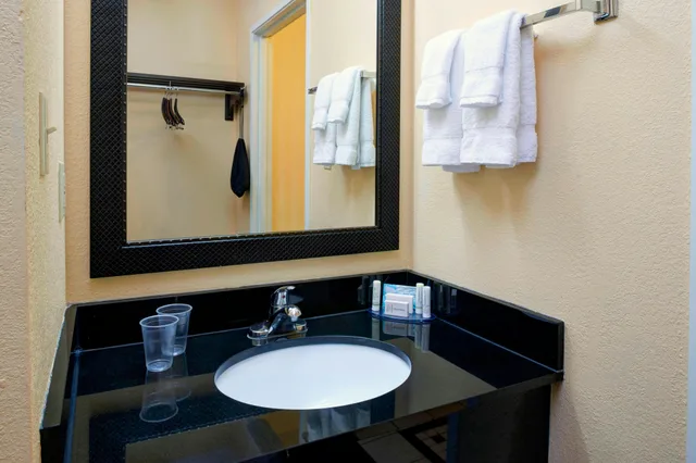 غرفة، Fairfield Inn by Marriott Richmond 2/2