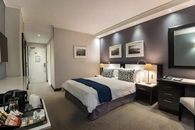 غرفة تنفيذية، The Commodore Hotel 1/3