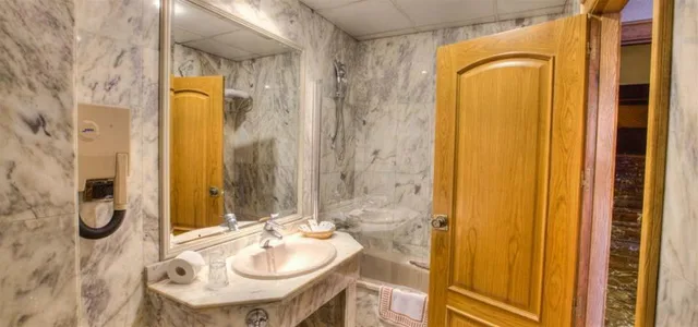 غرفة بسرير كينج مع سرير إضافي، Hotel Condestable Iranzo 8/9