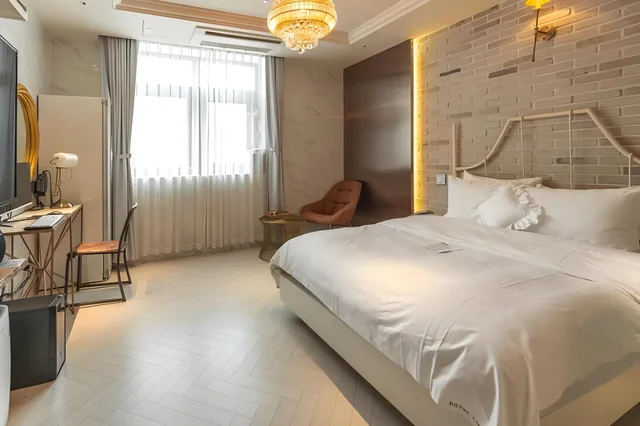 Business, Deluxe, Single, February Hotel Dongseongro 1/1