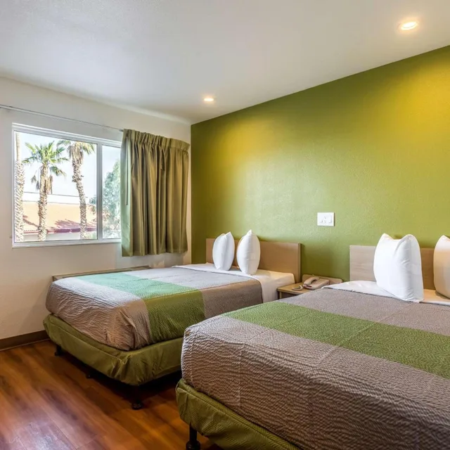 غرفة رباعية، Motel6 Needles, CA 1/9