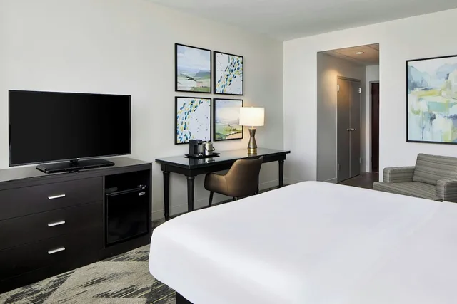 غرفة بسرير كينج لذوي الإعاقة، Sheraton Birmingham 3/5