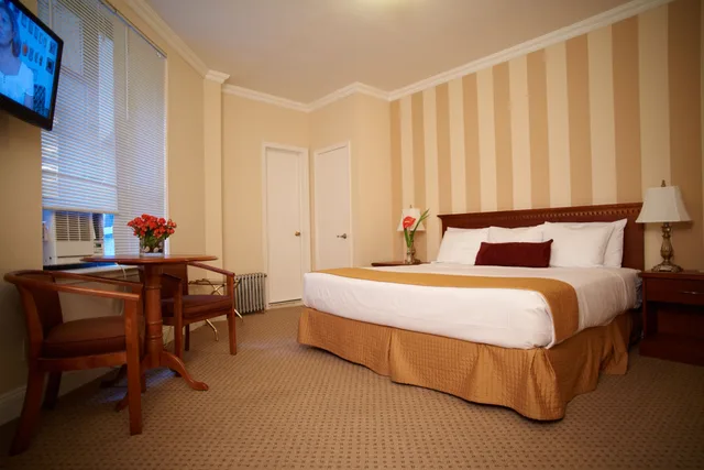 غرفة قياسية بسرير كينج، Hotel St James 1/9