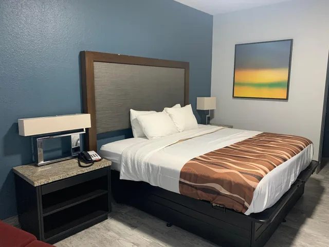 Room, King Bed, Hot Tub, Best Western Magnolia 2/10
