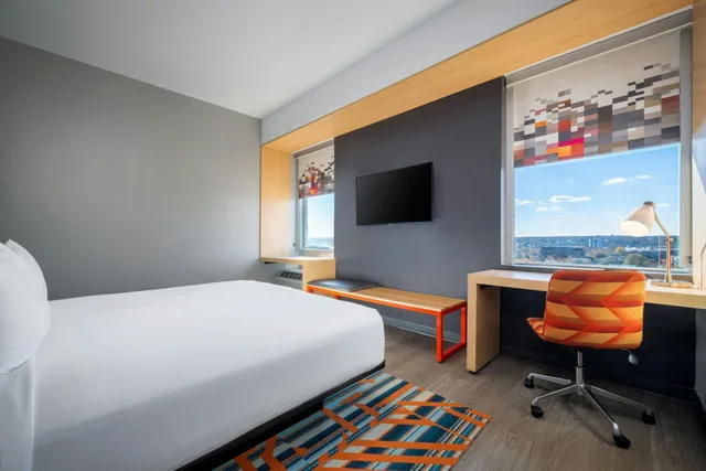 Aloft, Guest Room, King Bed, City View، ALOFT COLUMBIA DOWNTOWN 1/6