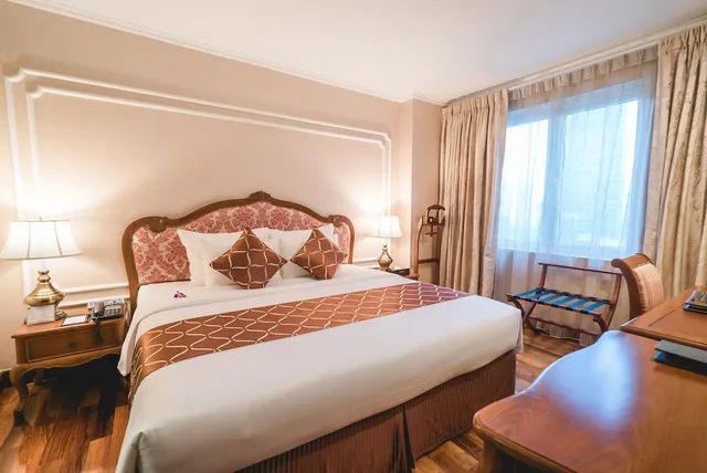 جناح ملكي بسريرين كينج، Hotel Grand Saigon 3/10