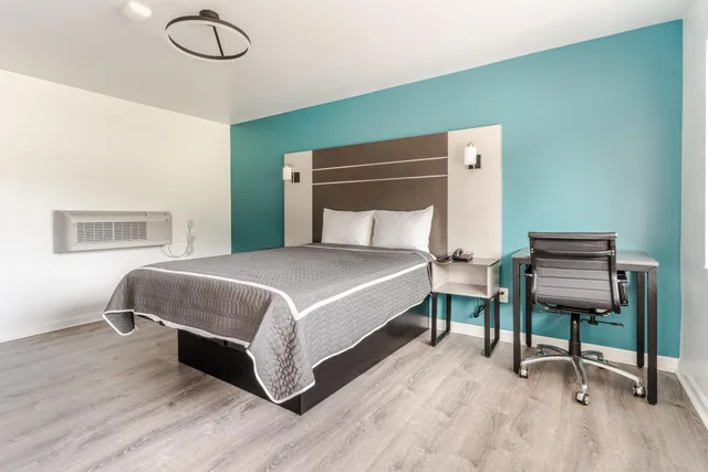 غرفة قياسية بسرير كوين، Budget Inn North Kingstown 2/4