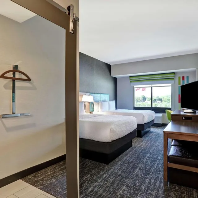غرفة بسرير كينج وسريرين كوين، Hampton Inn St Catharines Niagara On 10/10