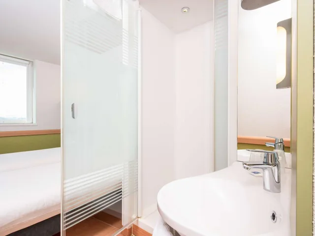 غرفة اقتصادية ثلاثية بسرير مزدوج، Ibis Budget Bern Expo 9/10