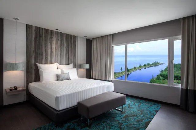 Superior, Suite, King Bed, Pullman Miri Waterfront 2/9