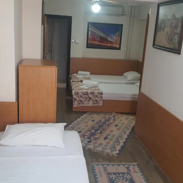 غرفة ثلاثية، Kadikoy Otel 1/8