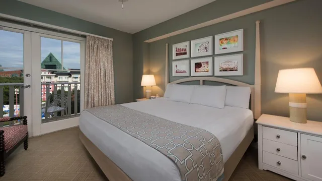 فيلا بسرير كينج بغرفة نوم واحدة بإطلالة مع أريكة، Disneys BoardWalk Villas 3/5