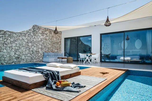 جناح فاخر بسرير كينج بإطلالة على البحر بغرفة نوم واحدة، Emerald Villas 5/5