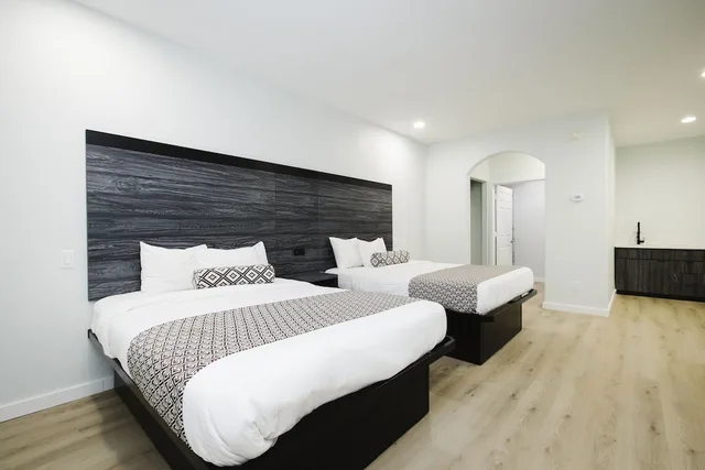غرفة قياسية بسريرين كوين بمطبخ صغير، Sapphire Inn & Suites- Deer Park 3/7