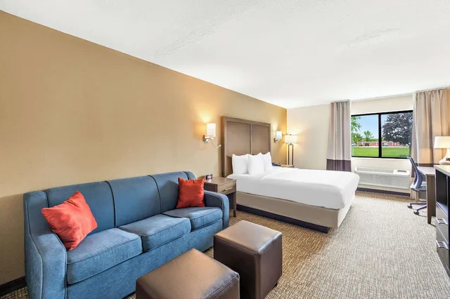 غرفة قياسية بسرير كينج، Comfort Inn Van Wert, OH 8/9