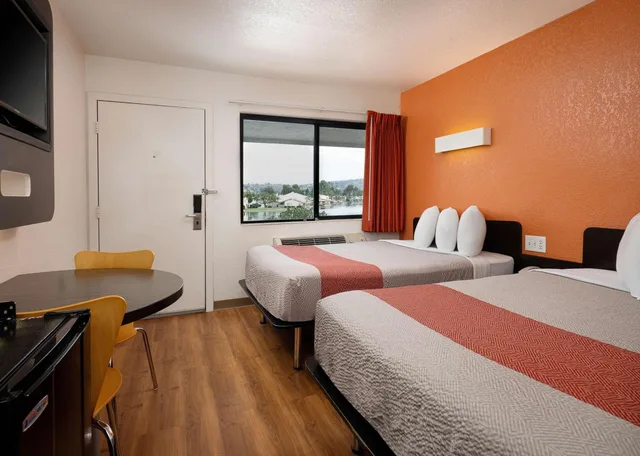 غرفة رباعية، Motel6 Camarillo, CA 6/10
