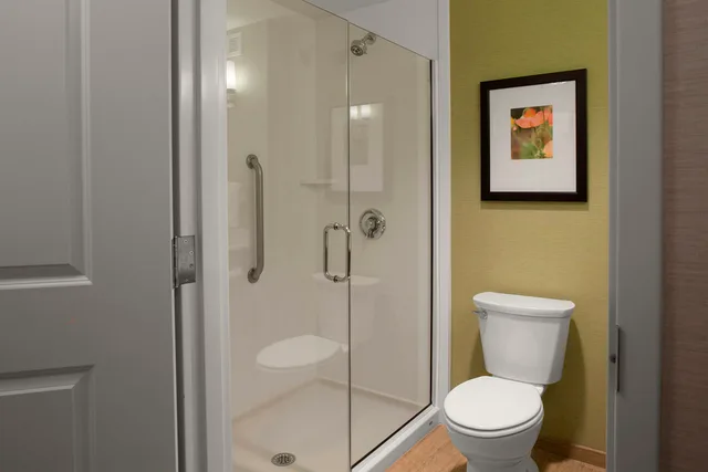 غرفة بسرير كينج، Hilton Garden Inn Akron 3/7