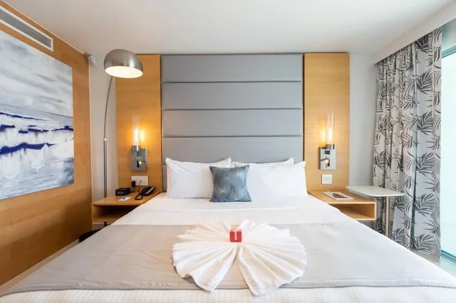 Guest Room, King Bed, Runway View، The Morgan Resort & Spa 1/7