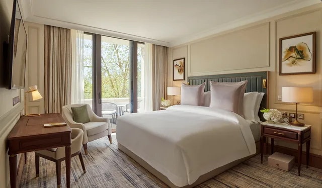 جناح بسرير كينج، Jumeirah Carlton Tower London 1/2