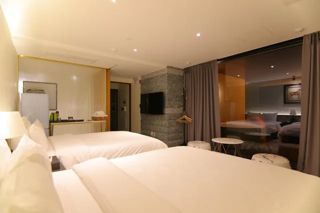 جناح ملكي رئاسي بسرير كينج بشرفة بغرفة نوم واحدة، Hotel Gite 1/2