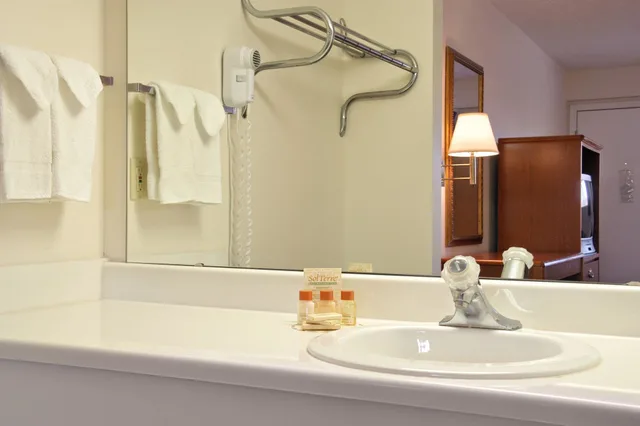 غرفة قياسية بسرير كينج، Days Inn by Wyndham Plainfield 2/2