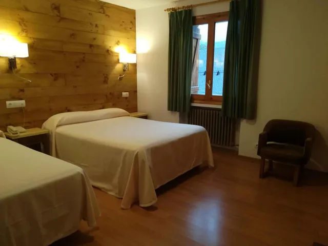 غرفة ثلاثية، Hotel Vicente 5/8
