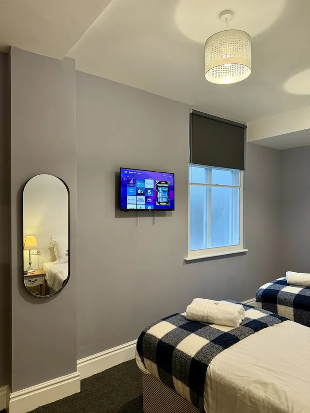 Room, Twin Beds, The Crescent Guest House 10/10