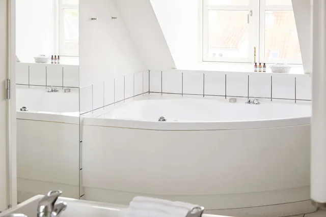 Suite, King Bed, Jetted Tub, Best Western Torvehallerne 2/3