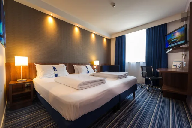 Room, Twin Beds, Holiday Inn Express Strasbourg Centre 1/5