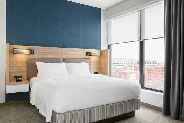 جناح بسرير كينج بغرفة نوم واحدة مع أريكة لذوي الإعاقة، SpringHill Suites by Marriott St. Paul Downtown 1/2