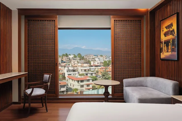 Club, King Bed, City View, The Soaltee Kathmandu 2/3