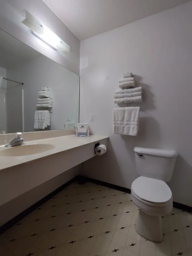 غرفة بسرير كوين، Americas Best Value Inn Suites Clear Lake 6/6