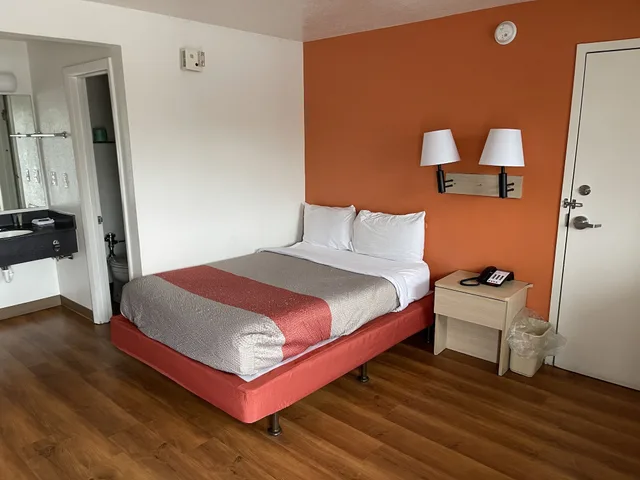 Room, Double Bed, Travelodge by Wyndham Brattleboro VT 2/6