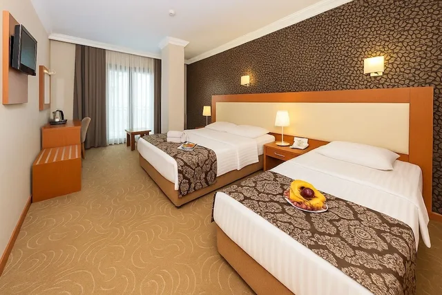 غرفة ثلاثية بثلاثة أسرّة، Grand Hotel Avcilar 1/10