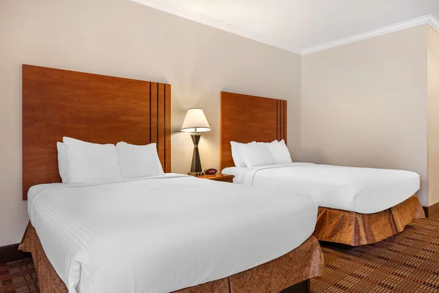 غرفة بسريرين كوين، Best Western Club House Inn & Suites 2/3