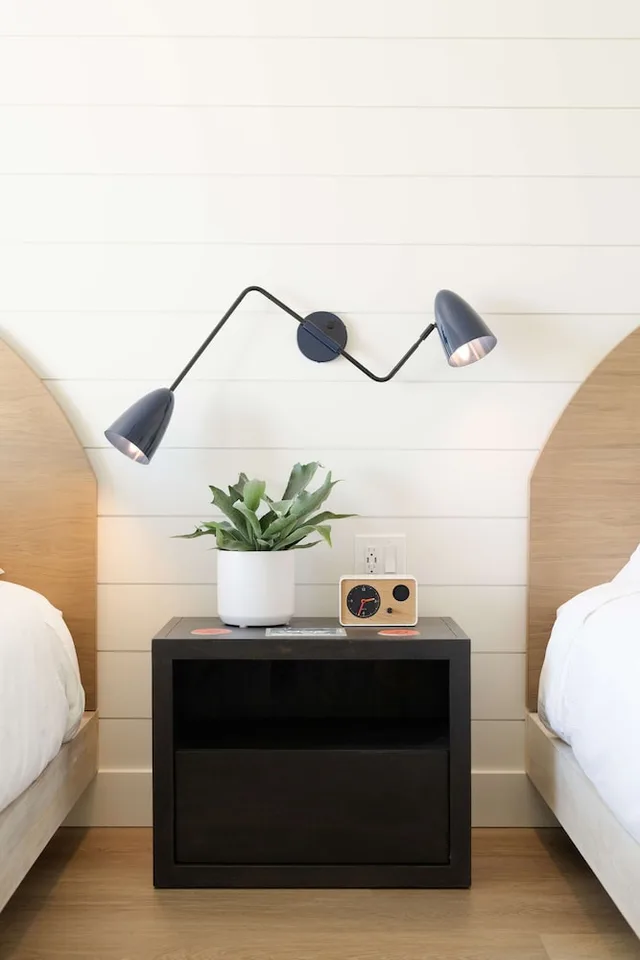 Backyard, Bungalow, 2 Queen Beds، The Dolphin Inn 4/4