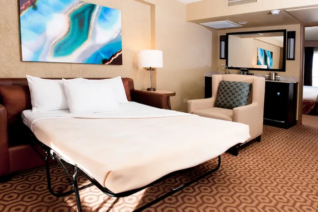 2 Rooms, Suite, King Bed, Pool Side, Sofa، Doubletree Suites By Hilton Tucson-Williams Center 1/6