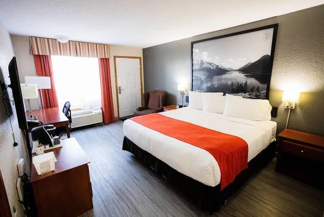 غرفة بسرير كينج لذوي الإعاقة، Super 8 By Wyndham Drayton Valley 2/10