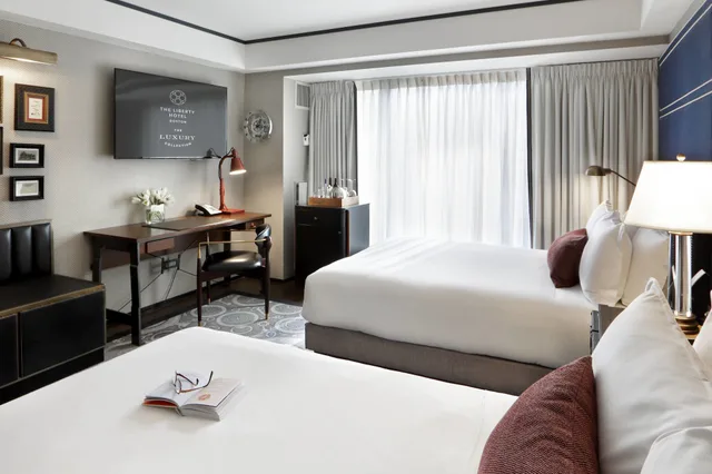 غرفة غراند بسريرين كوين بإطلالة على المدينة، The Liberty, A Luxury Collection Hotel, Boston 2/4