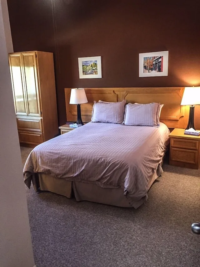 1 Bedroom, Deluxe, King Bed, Mountain View, 2 Bathrooms, Sofa، Shadow Mountain Lodge 3/10