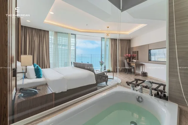 غرفة تنفيذية بسرير كينج بإطلالة على البحر، The Empyrean Nha Trang 5/6