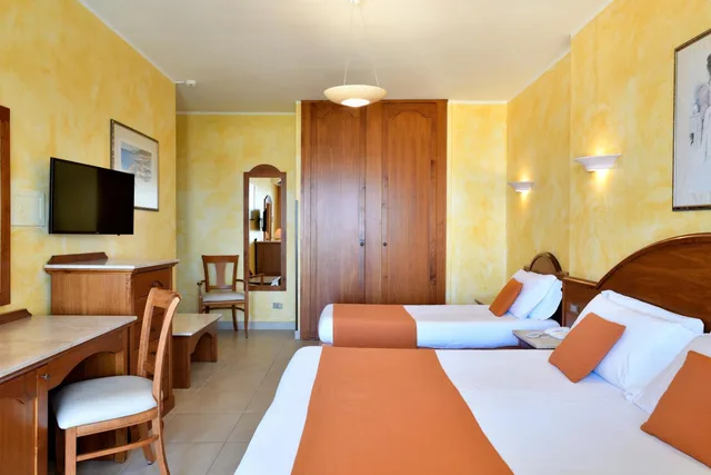غرفة ثلاثية، Florida Alghero 8/10